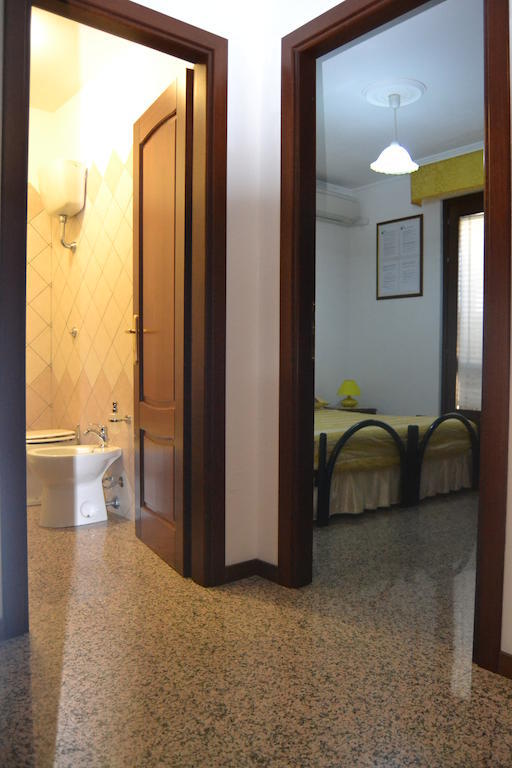 Affittacamere Acquamarina Oristano Phòng bức ảnh